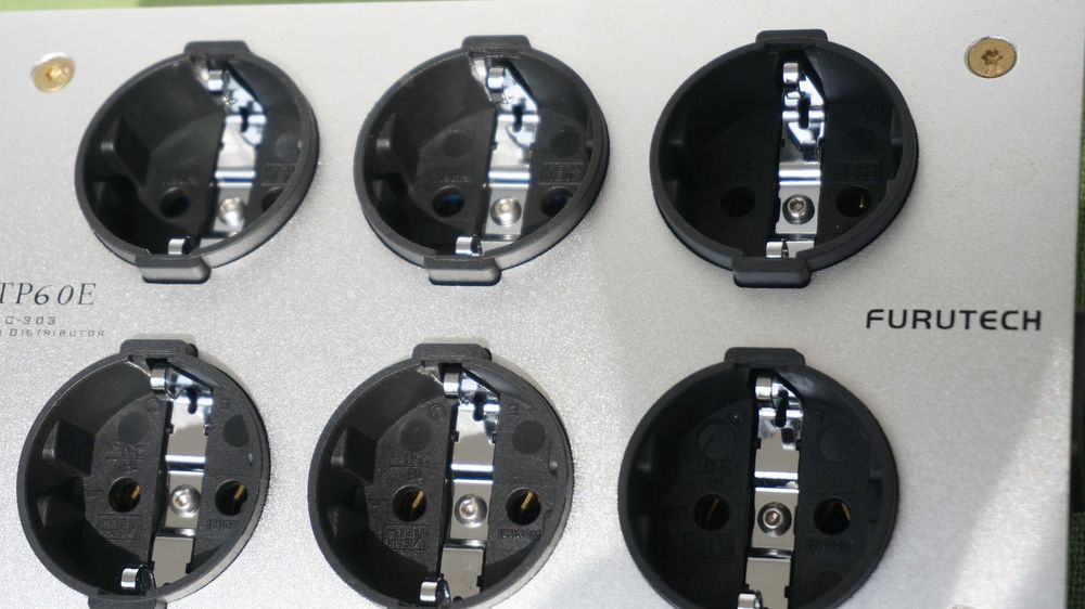 Cablu alimentare audio High-End Furutech FP316 + distribuitor Furutech