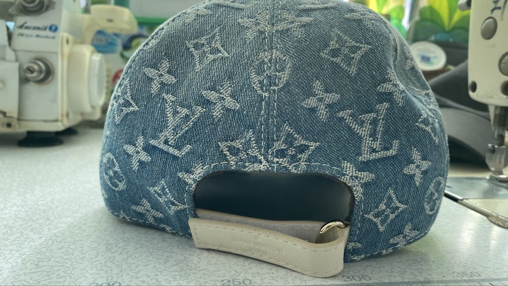Шапка с козирка Louis Vuitton
