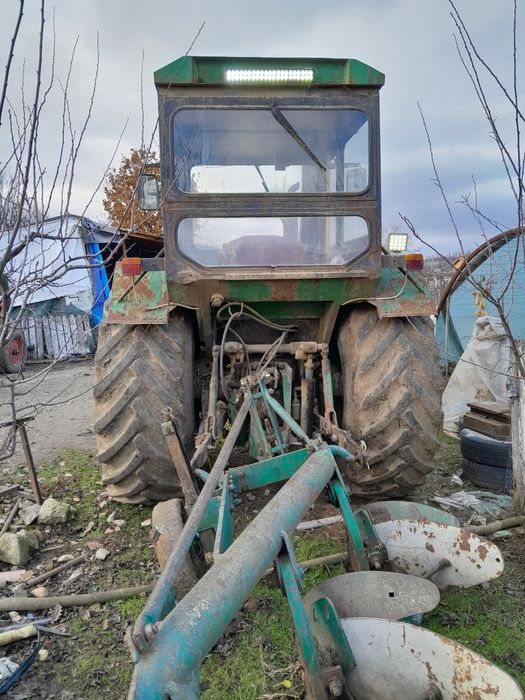 Tractor cu motor de Saviem