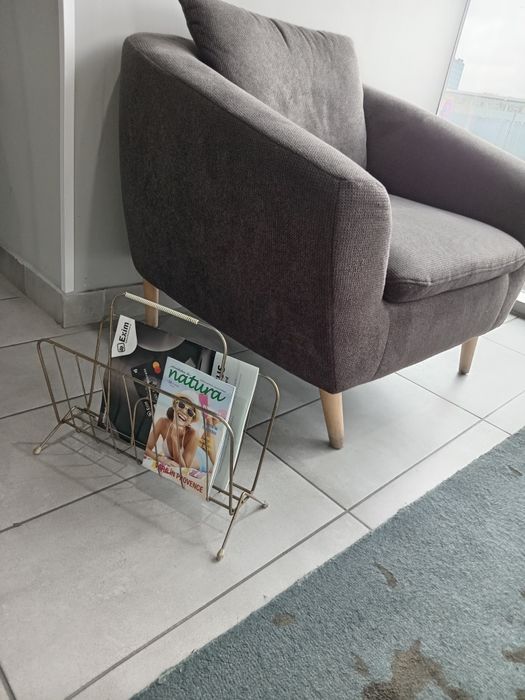 Suport pentru reviste, carti, discuri vinil, cărți, ziare, etc..