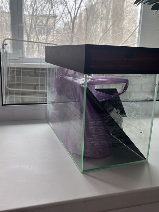 Продам аквариум. Цветные камушки. Компрессор.