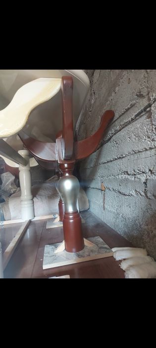 Срочно !!! продам мебель свою б/у 2 стола и 5 стульев и 8 стульев кор.