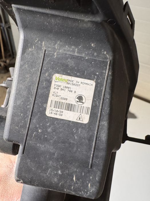 Proiector ceata Led stanga Skoda Superb 3