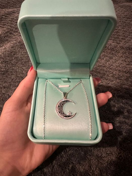 Продам цепочку с кулоном серебро 925 сертификат на год, оригинал