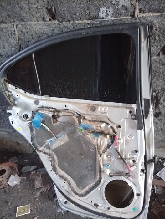 Продам двери от Lexus is 250