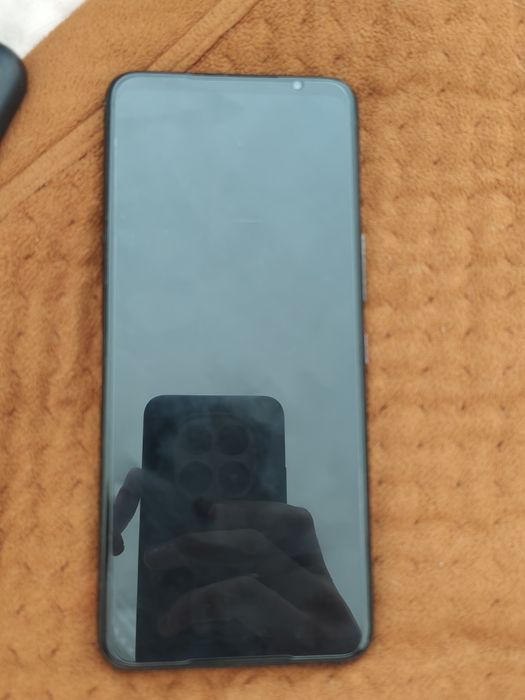 Продаю телефон Asus rog phone 5.