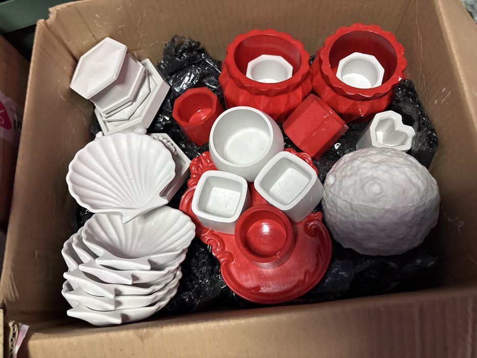 Diferite vase din praf ceramic si nu numai