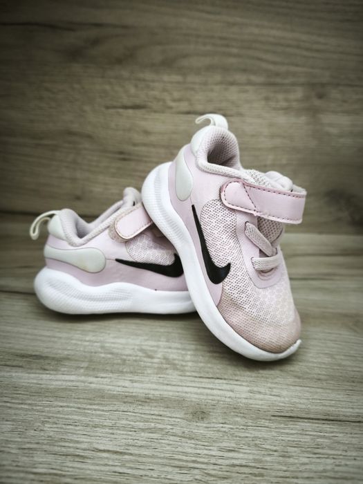 Маратонки Nike revolution