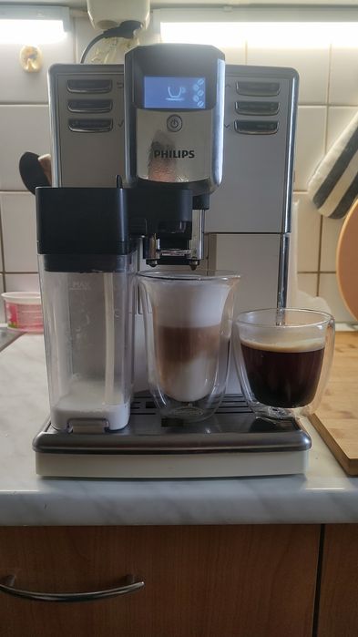 Vând aparat cafea( espressor) Saeco incanto deluxe