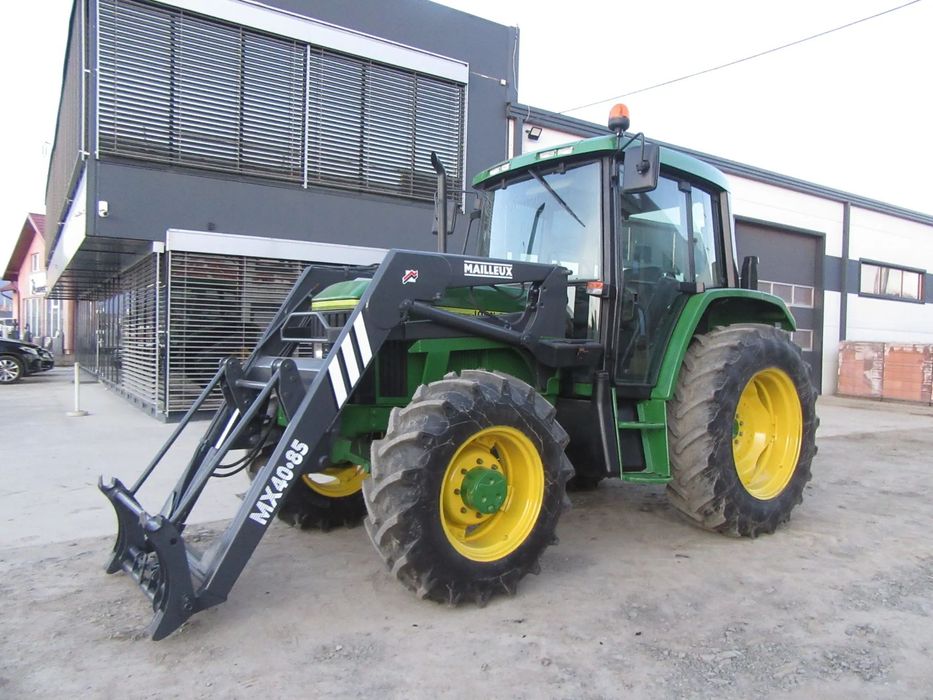 John Deere 6100 cu incarcator frontal