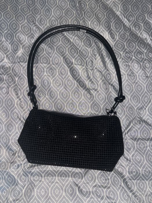 Черна чантичка с камъчета