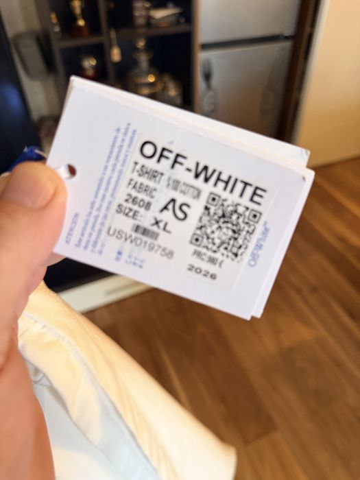 Tricou off White nou marimea XL primit cadou, imi este mic, pret 300 l