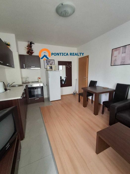 Тристаен с гледка море в Свети Влас