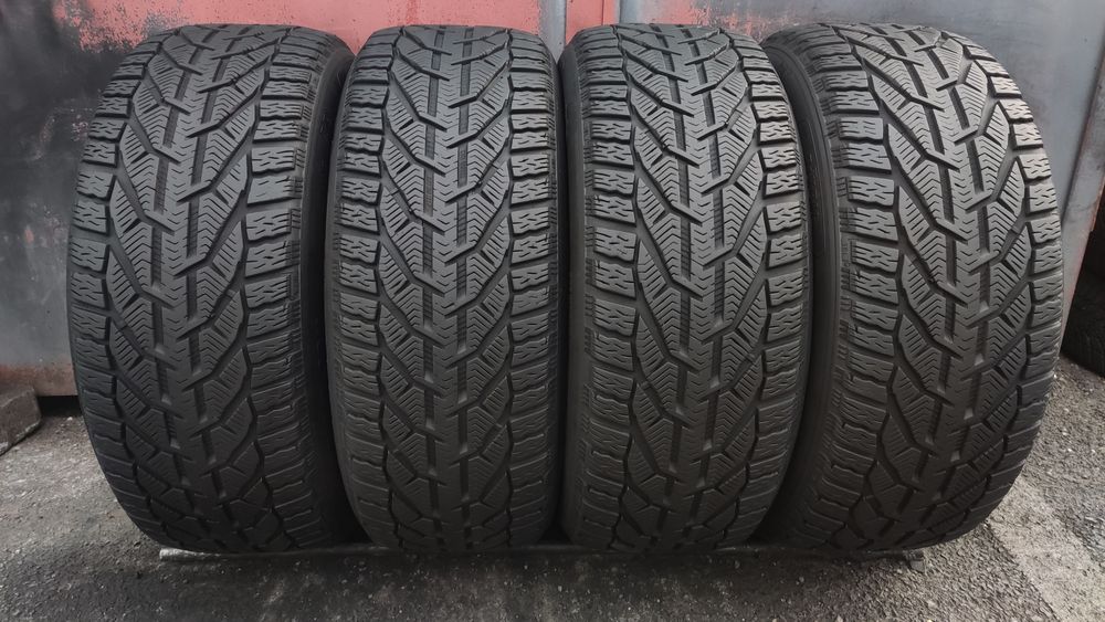 4бр. зимни гуми 225/50/17 Tigar Winter, dot23 dot23 8+mm Добро състоя ...