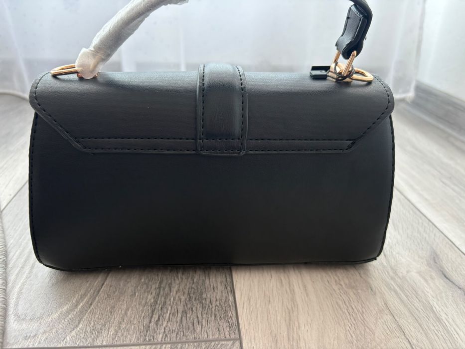 Geanta noua guess