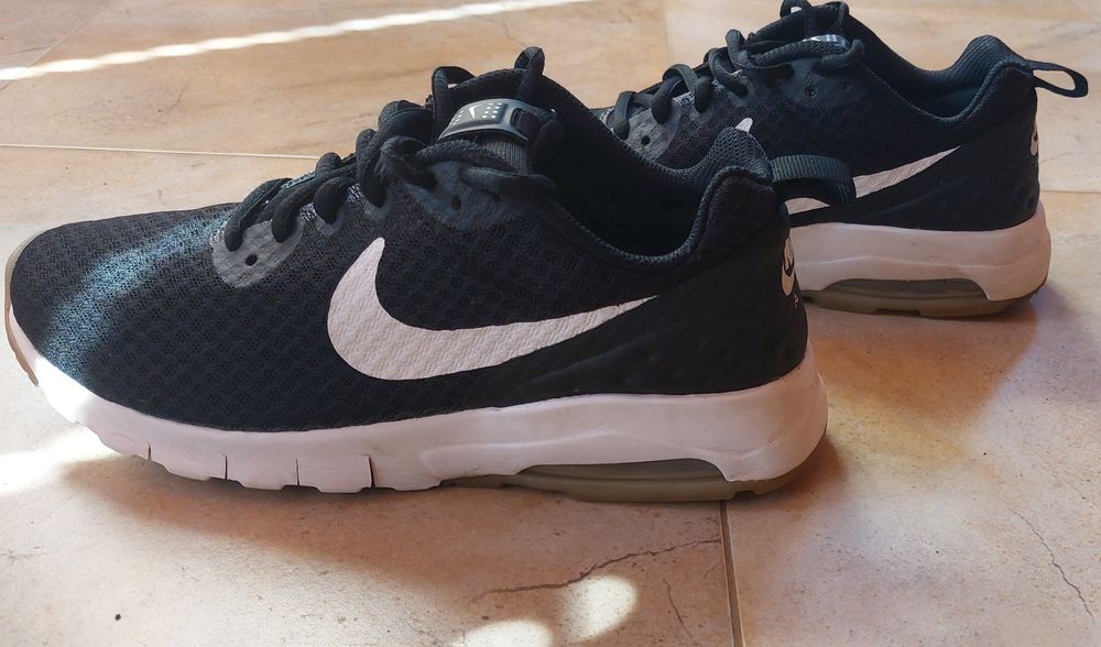 Маратонки Nike Air Max Motion Low Black White