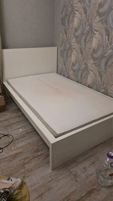 Продам отличную б/у кровать 135 на 210 IKEA LURÖY с матрасом