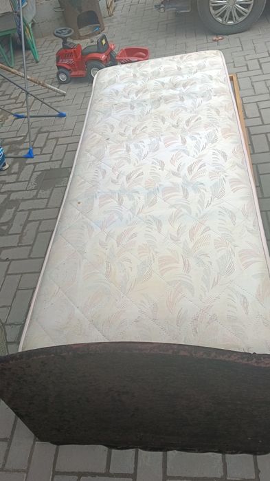 Продам кровать 5000, диван в подарок