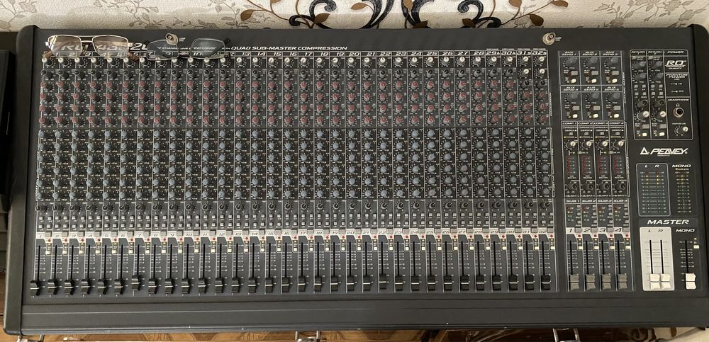 Peavey RQ 4332 mixer