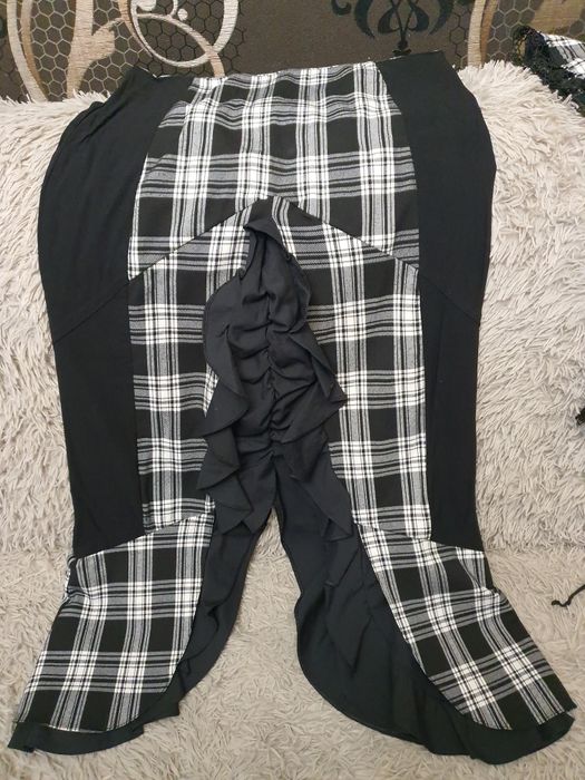 Два костюма  Турция, новый и б/у размер 40