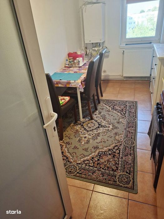Dacia - Apartament izolat, cu centrala cu gaz si boxa in proprietate