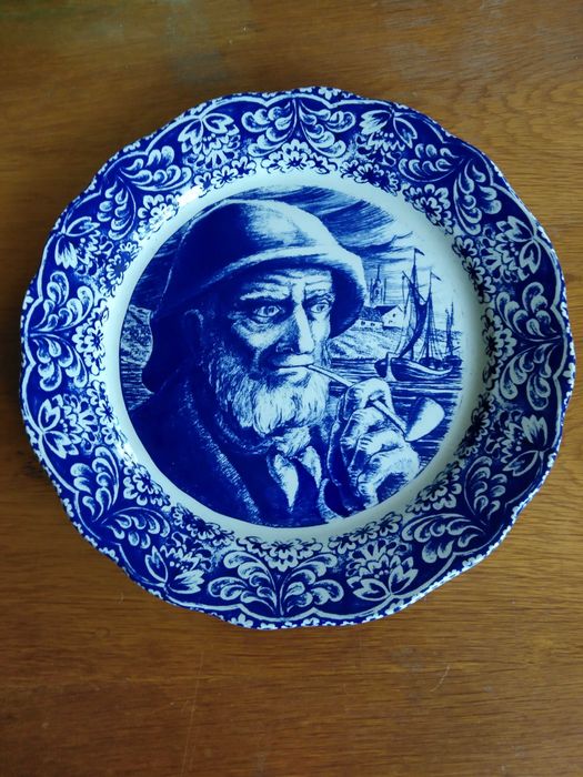 Колекционерска порцеланова чиния за стена