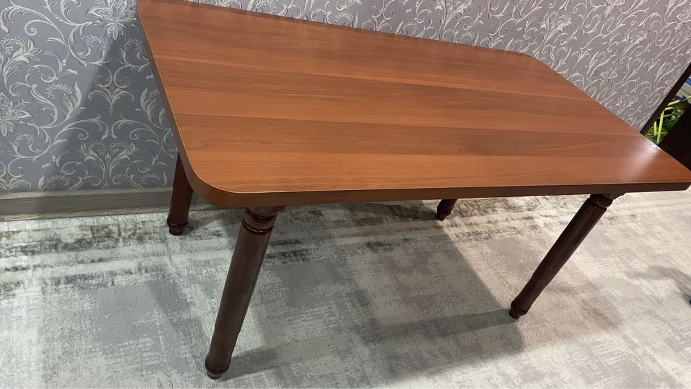 Продам кухонный стол