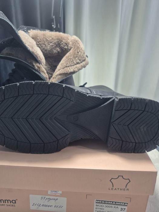 Продам ботинки женские