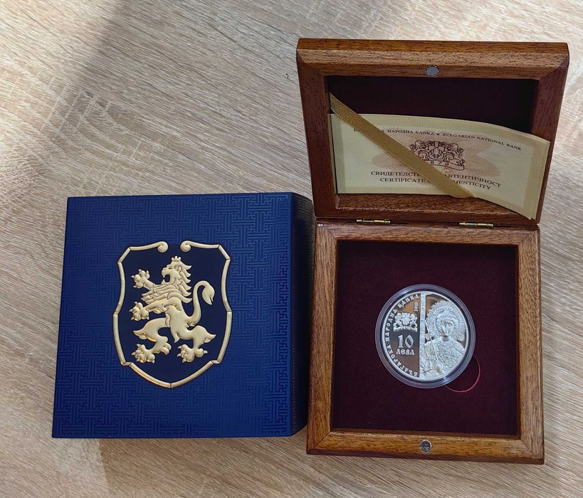 Луксозна дървена кутия за 1 монета на БНБ