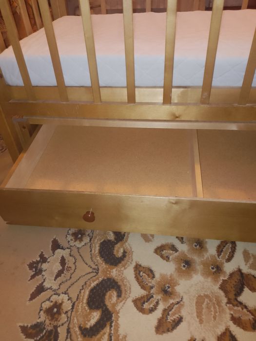 Детская кроватка.