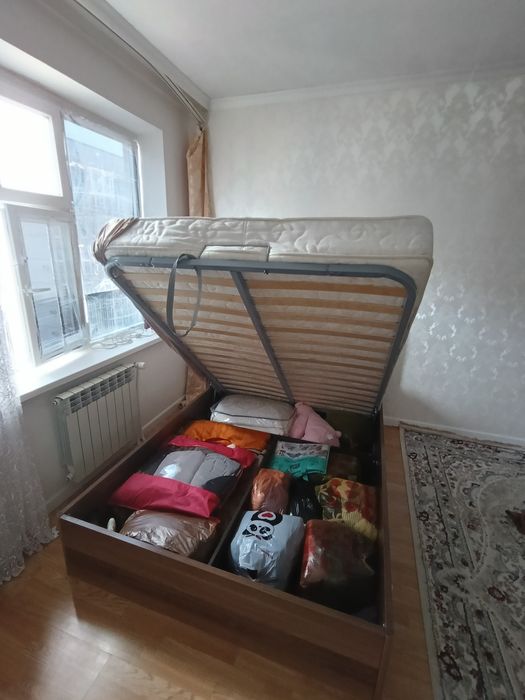 Двухместное кровать с матрасом