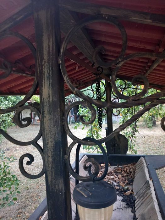 Продавам масивно барбекю