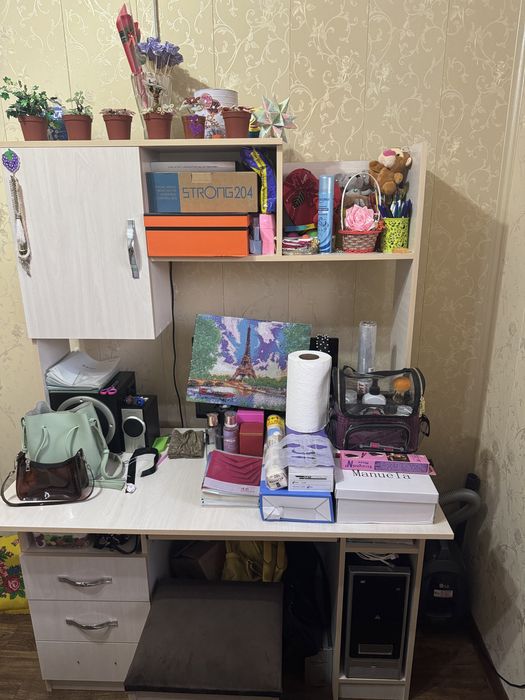 Продаётся компьютерный стол новый+компьютер полной комплектации отлич