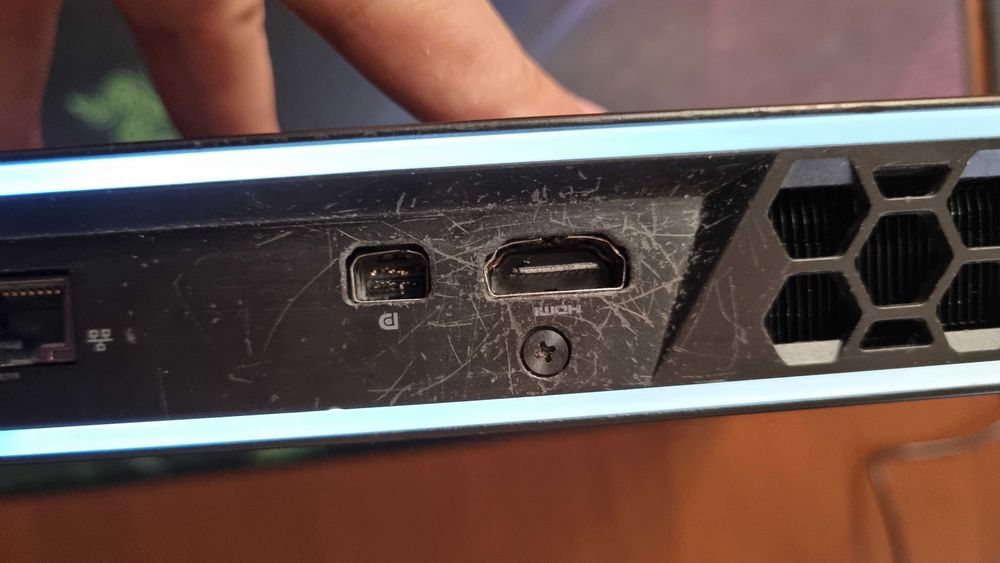 ноутбук Alienware Area 51m R1