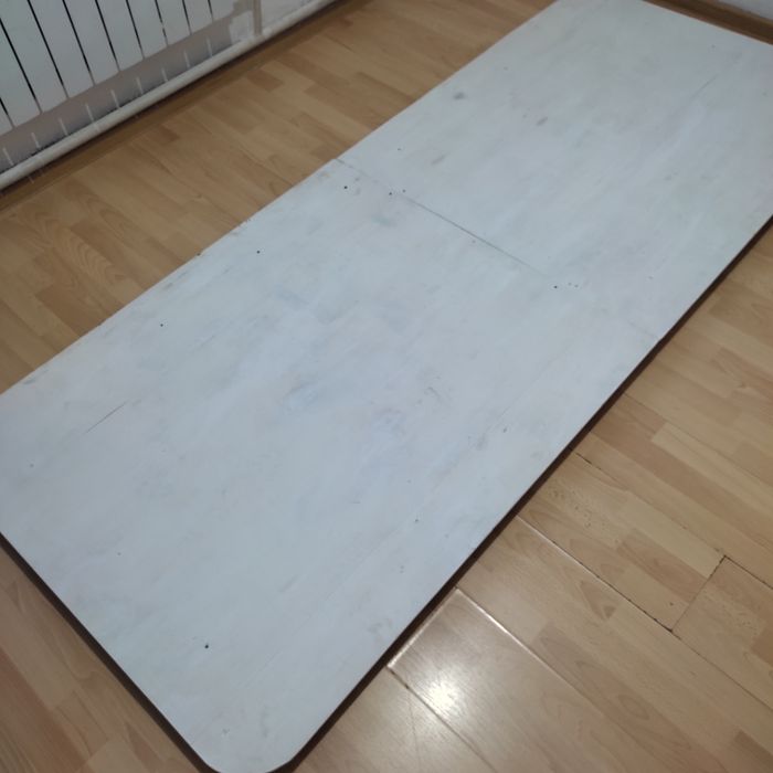 Продам стол квадратный
