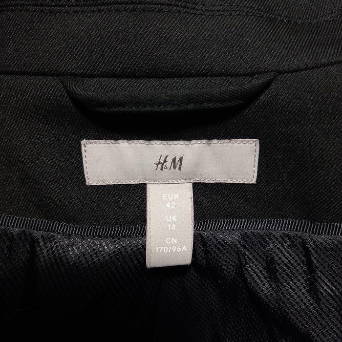 Черный приталенный пиджак