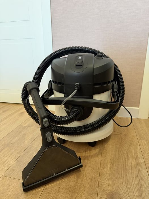 Моющий пылесос для химчистки Karcher SE4