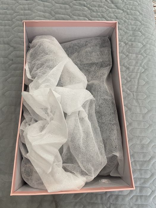 Продам босоножки новые