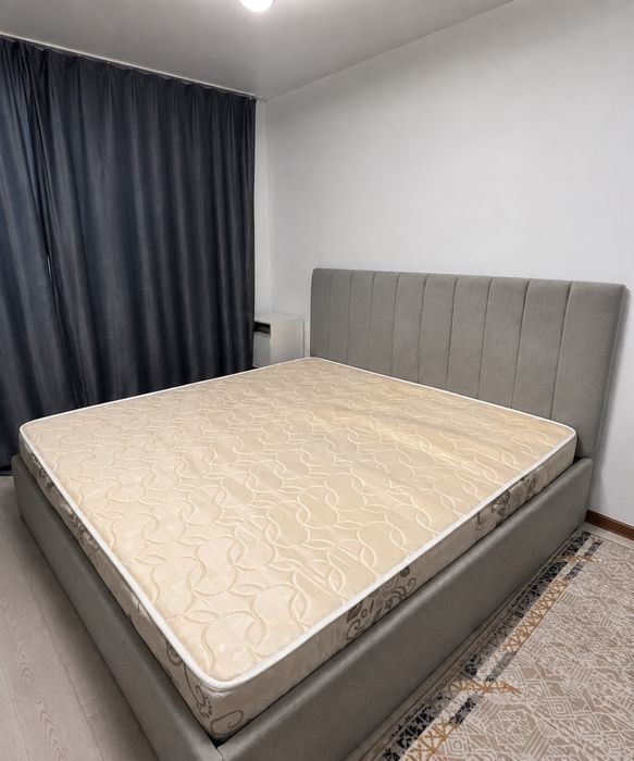 продаётся кровать с матрасом