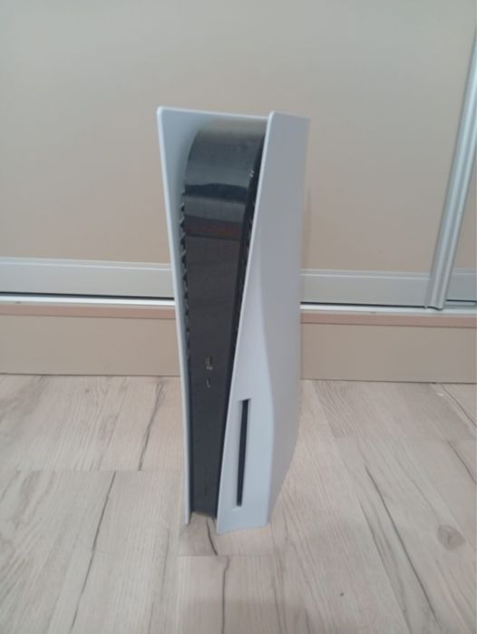 Продам PS5 в идеальном состоянии
