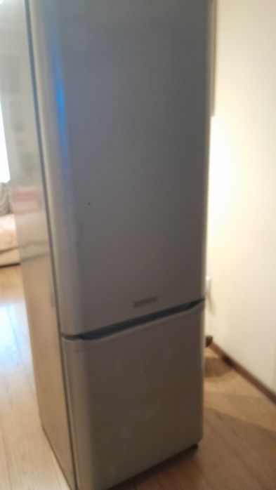 Холодильник  Аристон