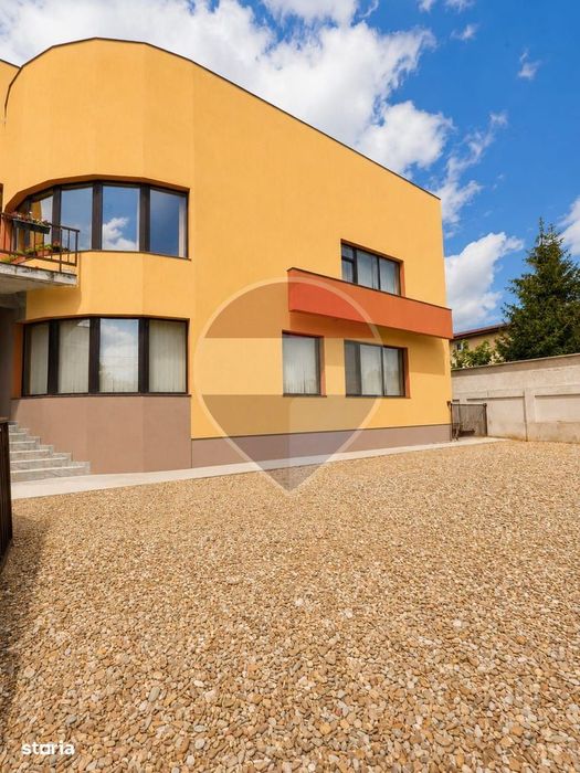 Casă / Vilă cu 12 camere de închiriat în zona Fundeni