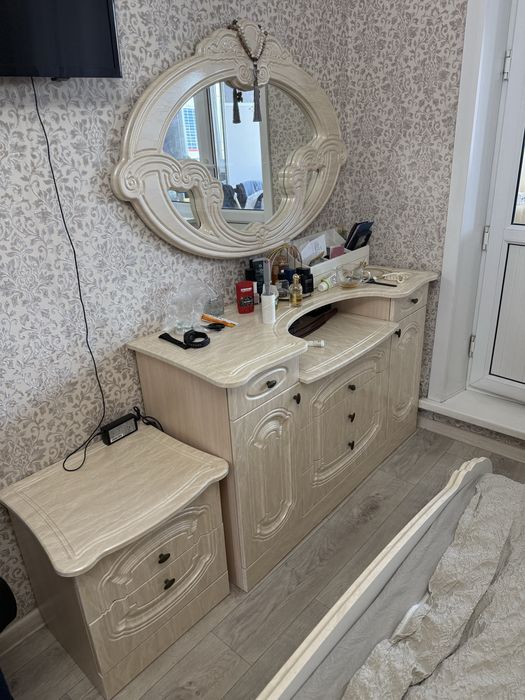 Продам спальный гарнитур