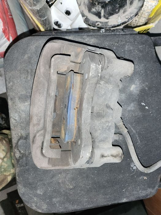 Продам тормозной суппорта уаз буханка