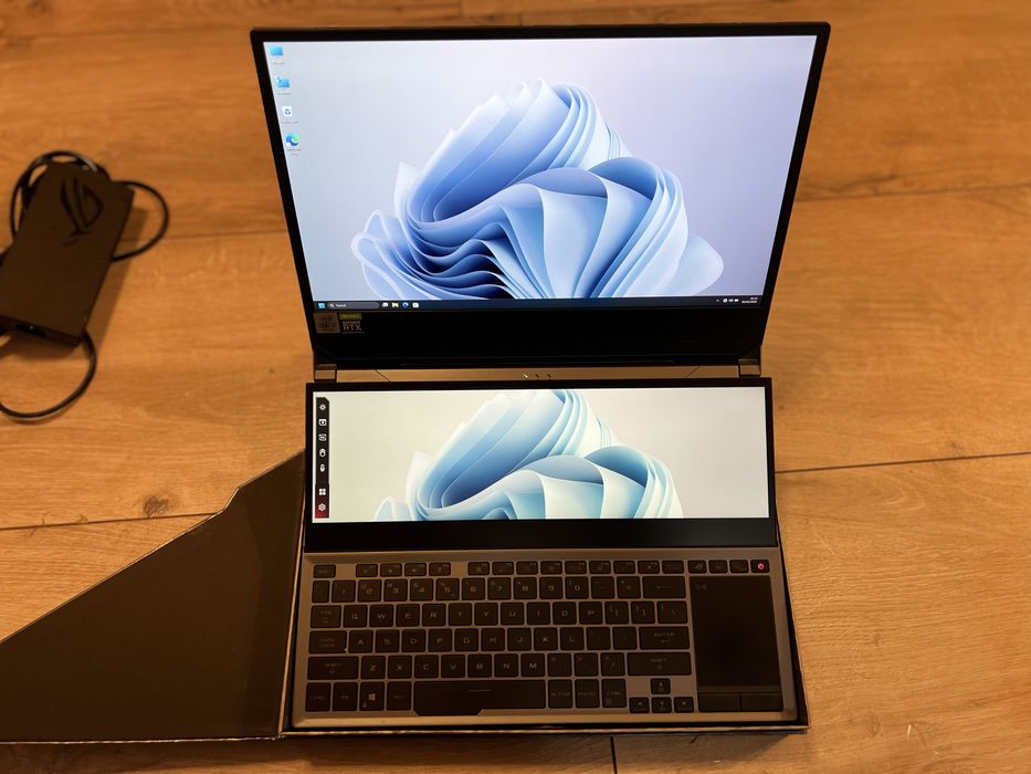 Laptop Gaming ASUS ROG Zephyrus DUO I7 10875H 300Hz RTX 2070 Super 1tb