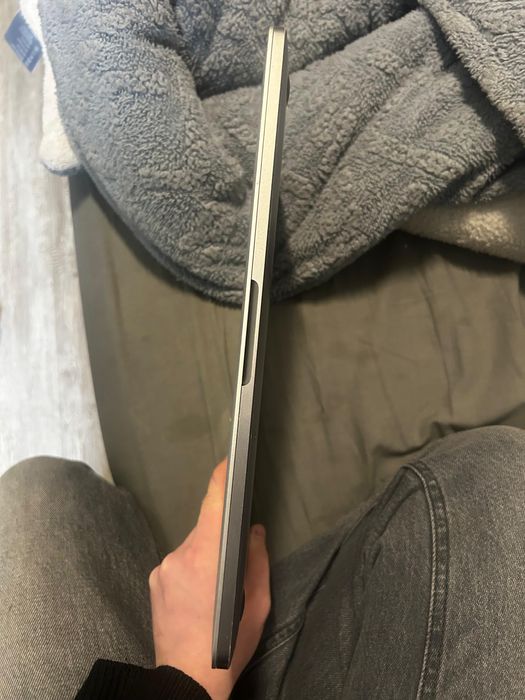 MacBook Pro 13” 2017 i5 / 8GB / 121GB SSD – stare bună