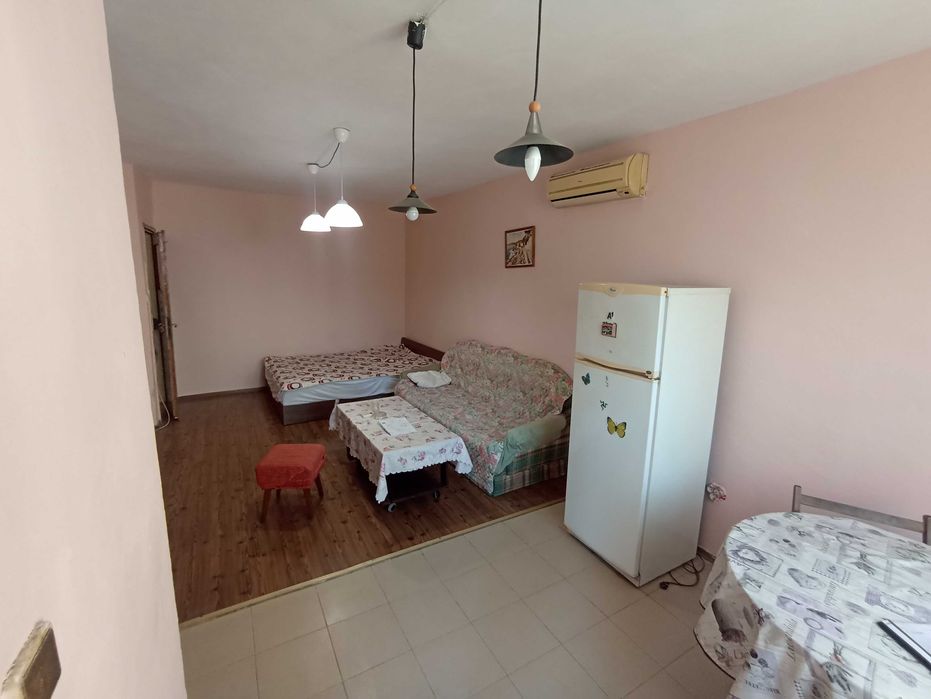 Дава се под наем Двустаен апартамент в Бургас, Възраждане - 52 кв.м за 200 € - Снимка #1