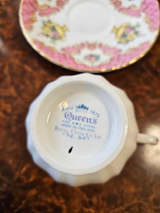 Шкаф в стил Чипъндейл