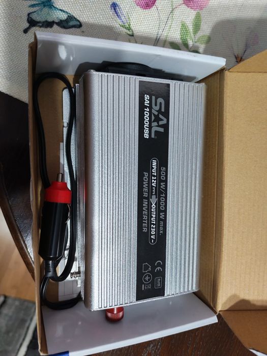 Power inverter 500W/1000W max.  Input 12 V-output 230 V