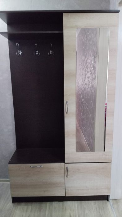 Продается шкаф в прихожую